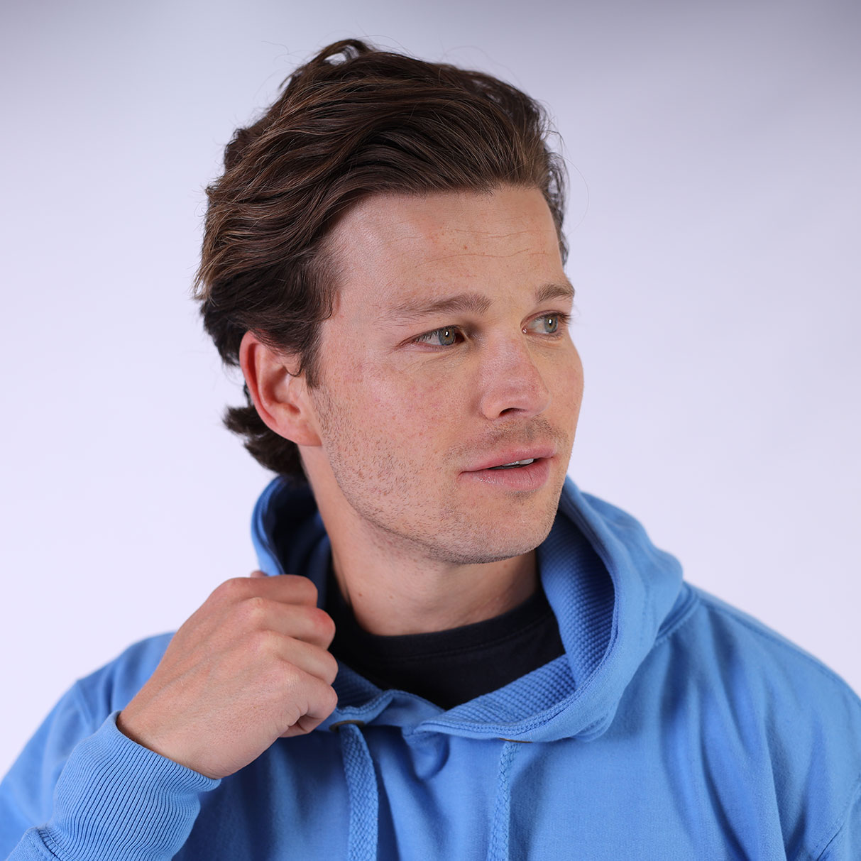 CR02 Allure blue male front closeup