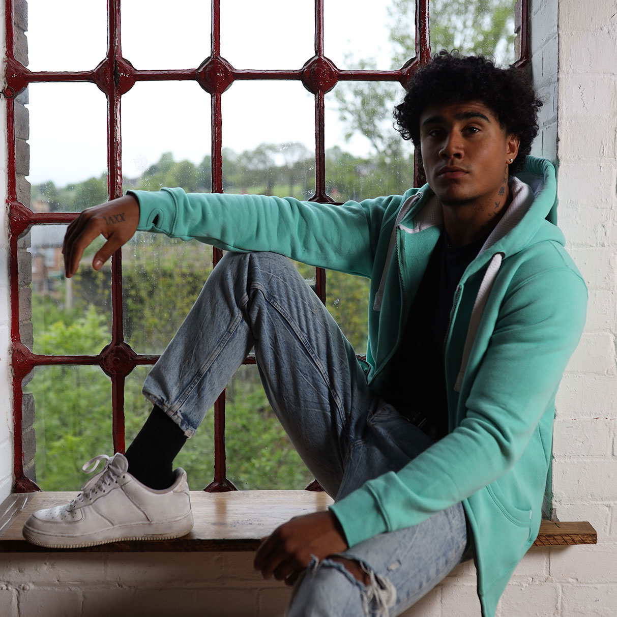 W81PF Gumdrop Male Front Casual 2